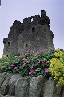 United Kingdom Tourist Destinations Prints: Scalloway castle
