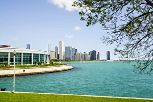 Shedd Aquarium, Lake Michigan and city skyline beyond, Chicago, Illinois, United States of America Shedd Aquarium, Lake Michigan and city skyline beyond, Chicago, Illinois, United States of America