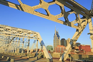 Shelby Pedestrian Bridge and Nashville skyline, Tennessee, United States of America, North America Shelby Pedestrian Bridge and Nashville skyline, Tennessee, United States of America, North America
