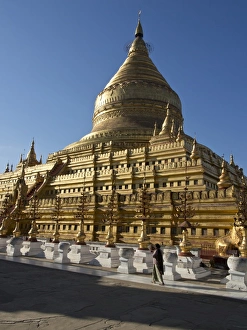 The Shwe Zigon, a Buddhist temple, Nyaung-U, near Bagan (Pagan), Myanmar (Burma), Asia The Shwe Zigon, a Buddhist temple, Nyaung-U, near Bagan (Pagan), Myanmar (Burma), Asia
