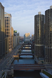 Skyscrapers along the Chicago River and West Wacker Drive, Marina City right Skyscrapers along the Chicago River and West Wacker Drive, Marina City right