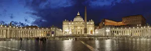St. Peters Basilica, St. Peters Square, Colonnade of Bernini, UNESCO World Heritage Site St. Peters Basilica, St. Peters Square, Colonnade of Bernini, UNESCO World Heritage Site