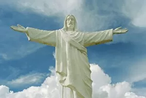 Images Dated 7th August 2008: Statue of Jesus Christ overlooking the city
