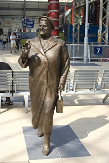Images Dated 25th June 2009: Bessie Braddock Statue Print