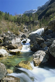 Mountain Stream Water Flow Prints: Stream flowing over rocks