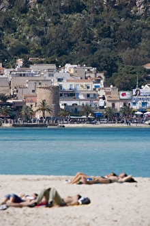 Italian Seaside Towns Prints: Sunbathers on beach