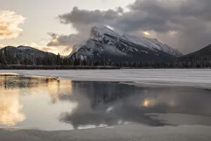 Sunrise at Mount Rundle and Vermillion Lakes with ice and snow, Banff National Park, UNESCO World Heritage Site Sunrise at Mount Rundle and Vermillion Lakes with ice and snow, Banff National Park, UNESCO World Heritage Site