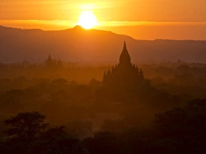 Sunset over the Buddhist temples of Bagan (Pagan), Myanmar (Burma), Asia Sunset over the Buddhist temples of Bagan (Pagan), Myanmar (Burma), Asia