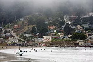 Images Dated 11th September 2006: Surfers at Linda Mar beach, Pacifica, California, United States of America, North America