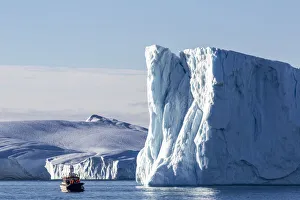 Tours amongst icebergs calved from the Jakobshavn Isbrae glacier Tours amongst icebergs calved from the Jakobshavn Isbrae glacier