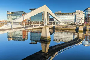 Tradeston Bridge (Squiggly Bridge), footbridge reflecting over the River Clyde, Glasgow Tradeston Bridge (Squiggly Bridge), footbridge reflecting over the River Clyde, Glasgow