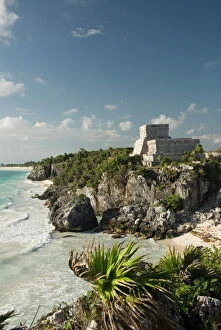Images Dated 20th September 2006: View to the north and El Castillo (the Castle) at the Mayan ruins of Tulum