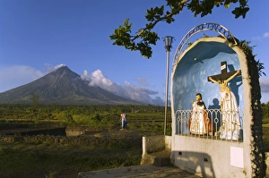Volcanic cone with plume of smoke of Mount Mayon Volcanic cone with plume of smoke of Mount Mayon