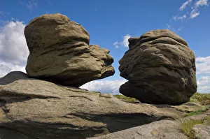 The Wain Stones (Kissing Stones) on Bleaklow Moor, on the Pennine Way footpath The Wain Stones (Kissing Stones) on Bleaklow Moor, on the Pennine Way footpath
