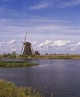 Windmill at Kinderdijk, UNESCO World Heritage Site, near Rotterdam, Netherlands, Europe Windmill at Kinderdijk, UNESCO World Heritage Site, near Rotterdam, Netherlands, Europe