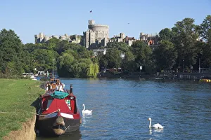 UK Landmarks Prints: Windsor castle and river Thames, Berkshire, England, United Kingdom, Europe