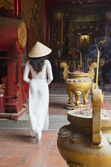 Woman wearing ao dai dress at Ha Chuong Hoi Quan Pagoda, Cholon, Ho Chi Minh City Woman wearing ao dai dress at Ha Chuong Hoi Quan Pagoda, Cholon, Ho Chi Minh City