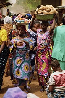 Burkina Faso Collection: Women carrying goods to market, Bobo-Dioulasso, Burkina Faso, West Africa, Africa