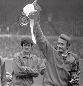George Best Prints: Manchester United Players with League Championship Trophy Print