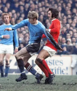 George Best Prints: Manchester United's George Best and Manchester City's Colin Bell Print