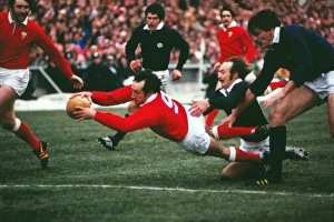 Gareth Edwards scores his last try for Wales in 1978 Gareth Edwards scores his last try for Wales in 1978