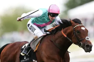 Horse Racing Prints: Frankel Leading in the Queen Anne Stakes Print