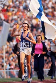 Lasse Viren completes the 5000m/10000m double at the 1972 Munich Olympics Lasse Viren completes the 5000m/10000m double at the 1972 Munich Olympics