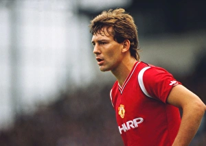 Manchester Uniteds Bryan Robson Football Print
