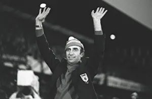 Sunderland manager Bob Stokoe waves to the Roker Park crowd Sunderland manager Bob Stokoe waves to the Roker Park crowd