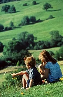 Images Dated 24th July 2000: Children in a field