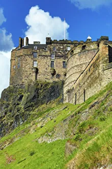Edinburgh Castle and walls in Edinburgh, Scotland Edinburgh Castle and walls in Edinburgh, Scotland