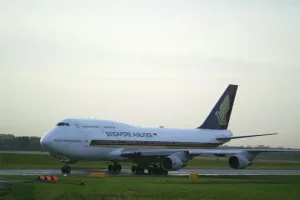Boeing 747 Prints: Singapore Airlines Boeing 747-400 Print