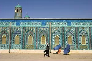 Images Dated 1st September 2005: Afghanistan, Mazar-I-Sharif, Shrine of Hazrat Ali
