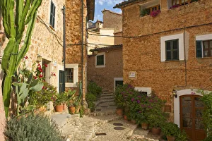 Alley in Fornalutx, Majorca, Balearics, Spain Alley in Fornalutx, Majorca, Balearics, Spain