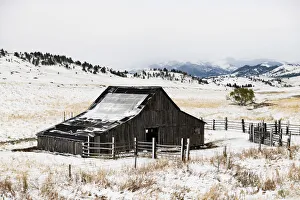 Barn in Montanas Wild North, Montana, USA Barn in Montanas Wild North, Montana, USA