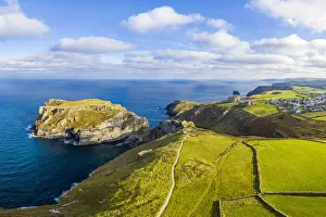 Bridge to ruins of legendary Camelot Castle of King Arthur, Tintagel Island, Tintagel Bridge to ruins of legendary Camelot Castle of King Arthur, Tintagel Island, Tintagel