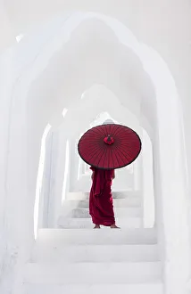 A Buddhist novice monk on the steps of the white pagoda of Hsinbyume (Myatheindan) A Buddhist novice monk on the steps of the white pagoda of Hsinbyume (Myatheindan)