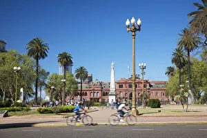 Casa Rosada and Piramide de Mayo, Plaza de Mayo, Buenos Aires, Argentina Casa Rosada and Piramide de Mayo, Plaza de Mayo, Buenos Aires, Argentina