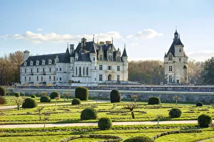 Chateau de Chenonceau castle seen from the formal gardens, Chenonceaux Chateau de Chenonceau castle seen from the formal gardens, Chenonceaux