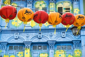 Chinese lanterns & colourful old building, Singapore Chinese lanterns & colourful old building, Singapore