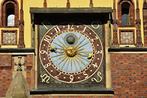 The clock of the gothic Old Town Hall (Stary Ratusz) at the Rynek (Market Square) The clock of the gothic Old Town Hall (Stary Ratusz) at the Rynek (Market Square)