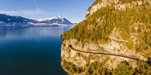 Switzerland Collection: Coastal road on Lake Thun, Berner Oberland, canton of Bern, Switzerland