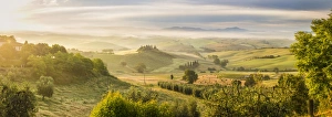 Countryside view with farmhouse & hills, Tuscany (Toscana), Italy Countryside view with farmhouse & hills, Tuscany (Toscana), Italy