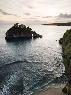 Crystal Bay at Sunset, Nusa Penida, Bali, Indonesia Crystal Bay at Sunset, Nusa Penida, Bali, Indonesia