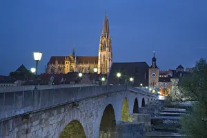 Dom, St. Peter cathedral & Medievil Stone Bridge, Regensburg, Bayaern/Bavaria, Germany Dom, St. Peter cathedral & Medievil Stone Bridge, Regensburg, Bayaern/Bavaria, Germany