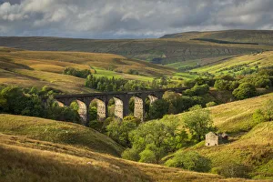 Evening sunlight illuminates Dent Head Viaduct in the Yorkshire Dales National Park Evening sunlight illuminates Dent Head Viaduct in the Yorkshire Dales National Park