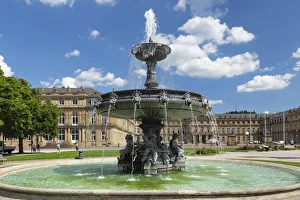 Fountain at Schlossplatz square and Neues Schloss Castle, Stuttgart, Baden-Wurttemberg Fountain at Schlossplatz square and Neues Schloss Castle, Stuttgart, Baden-Wurttemberg