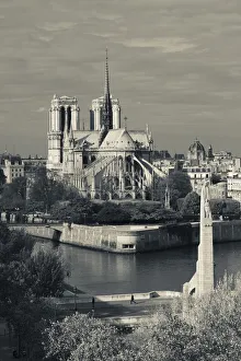 France, Paris, elevated view of the Cathedrale Notre Dame and the Pont de la Tournelle France, Paris, elevated view of the Cathedrale Notre Dame and the Pont de la Tournelle