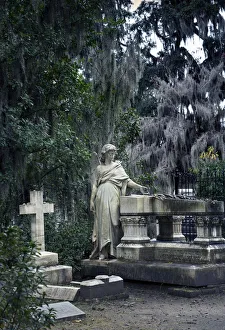 Georgia, Savannah, Bonaventure Cemetery, Famous For Its Beautifully Appointed Tombs Georgia, Savannah, Bonaventure Cemetery, Famous For Its Beautifully Appointed Tombs