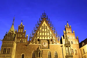 The gothic Old Town Hall (Stary Ratusz) at the Rynek (Market Square) The gothic Old Town Hall (Stary Ratusz) at the Rynek (Market Square)
